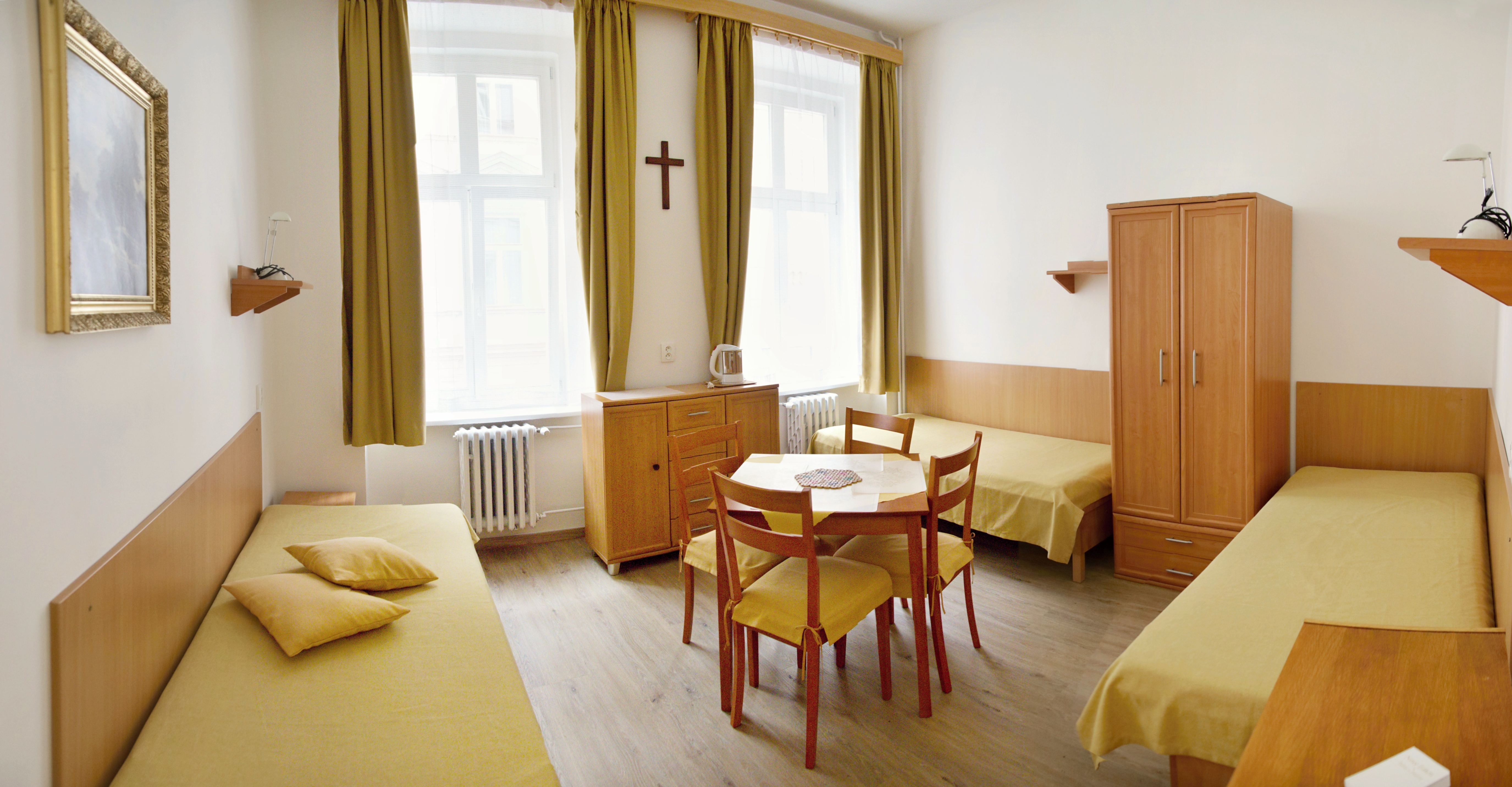 Praha 1 - Nové Město, Catholic Home of Students - Třílůžkový pokoj během školního roku